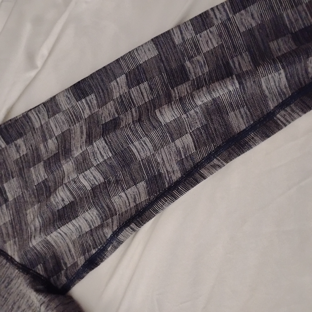 Gray Patterned Knit Top - Picture 3 of 4